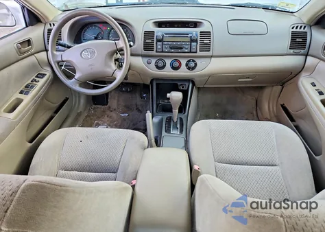 2004 Toyota Camry Le z USA, uszkodzony, nr VIN 4T1BF32K54U071566